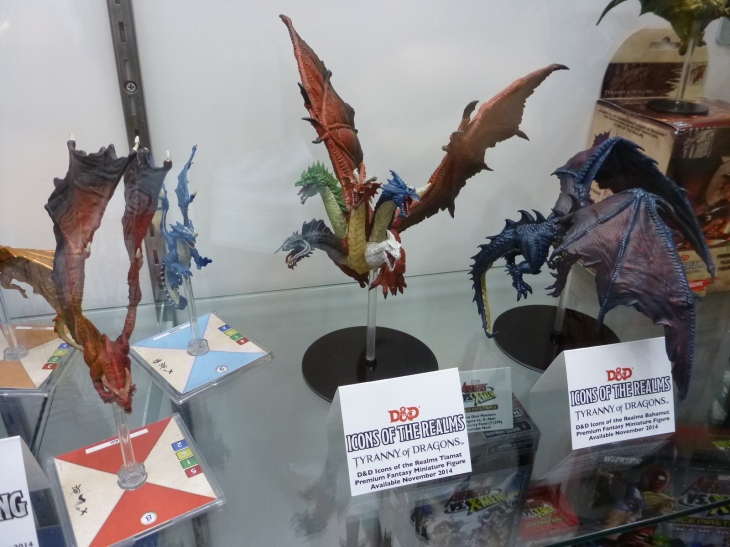 D&D 5th Edition TIAMAT! It's that gargantuan mini we've all been