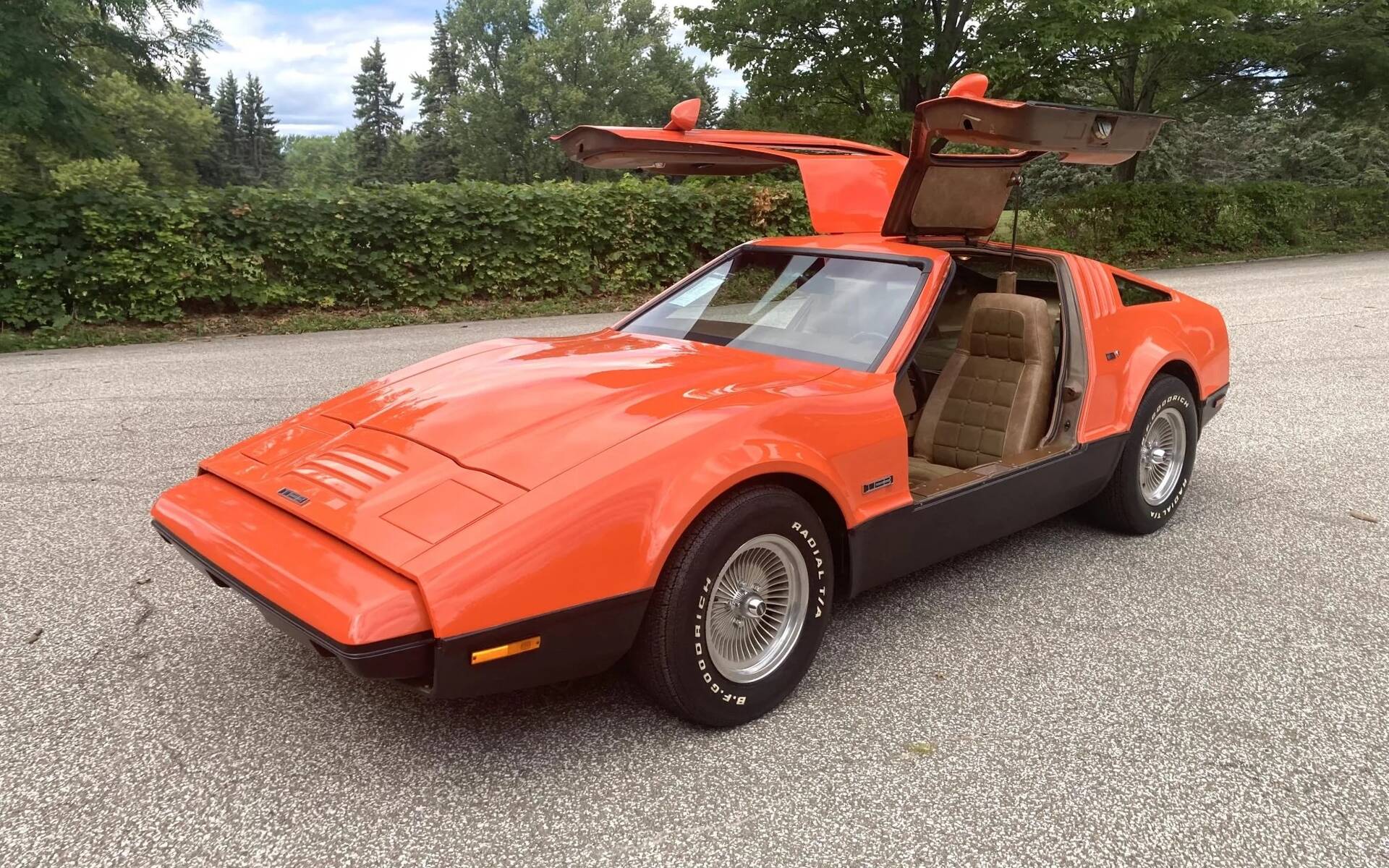 543266-une-bricklin-sv-1-n-ayant-roule-que-100-km-vendue-pour-136-000.jpg