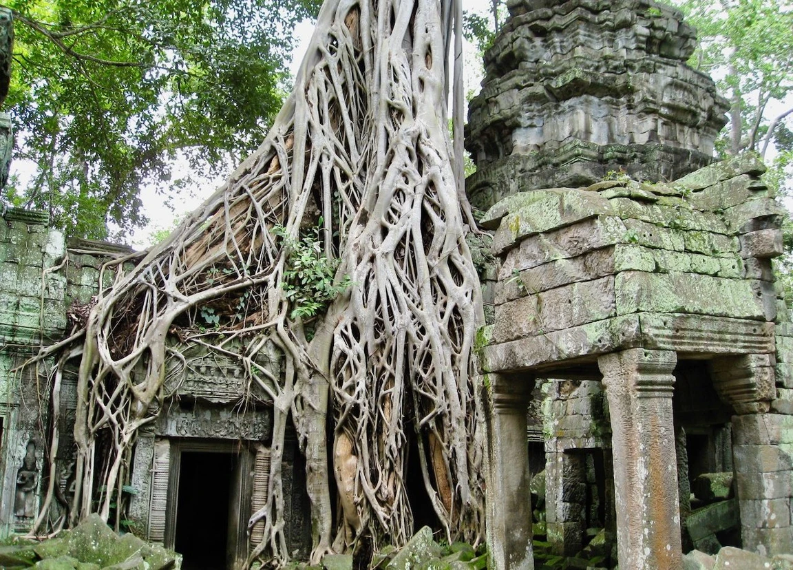 a-temple-inside-the-angkor-wat-complex-1152x828.webp
