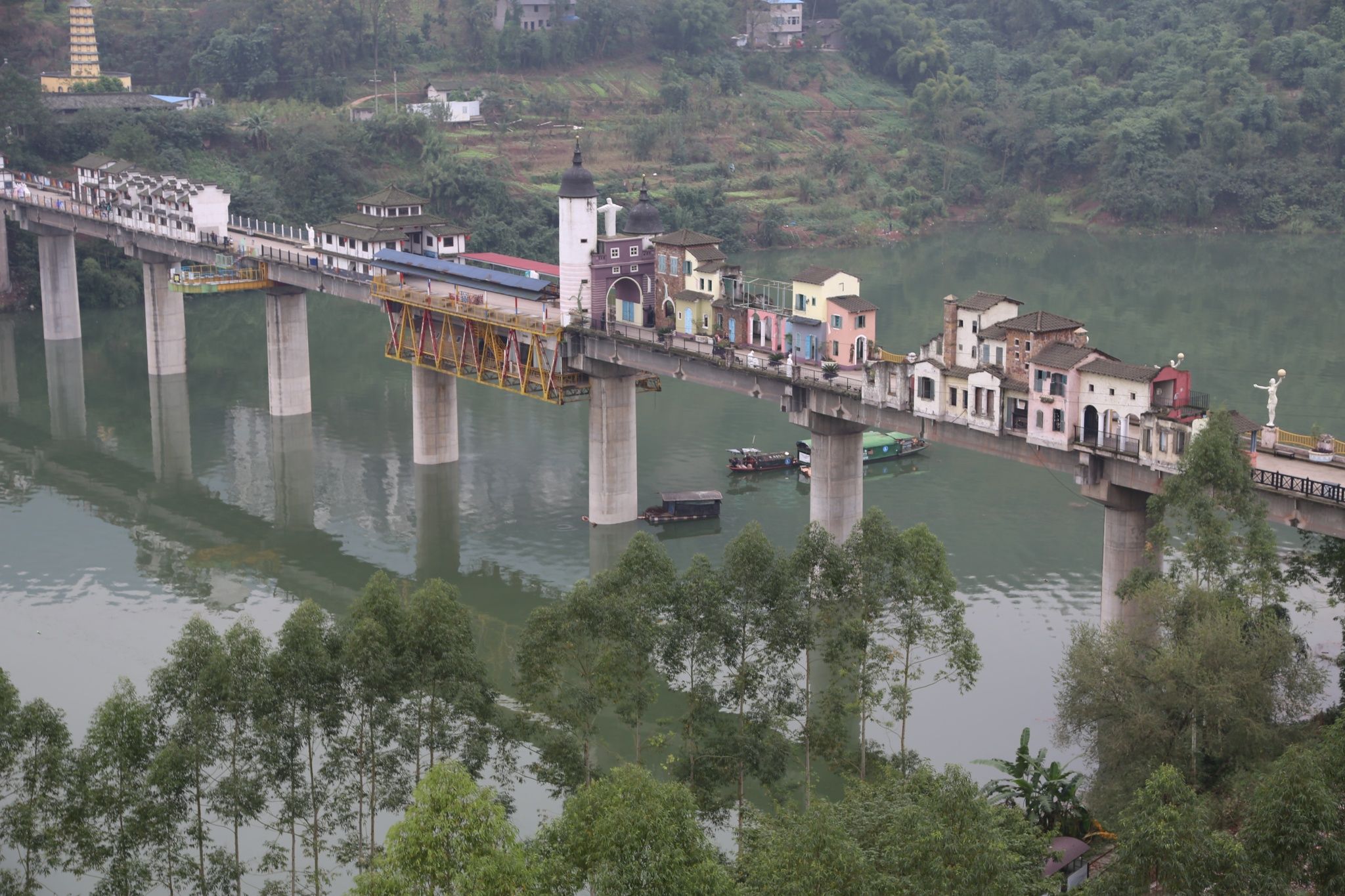 bridge houses.jpg