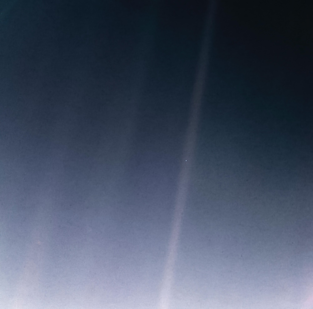 PIA23645-Earth-PaleBlueDot-6Bkm-Voyager1-orig19900214-upd20200212.jpg