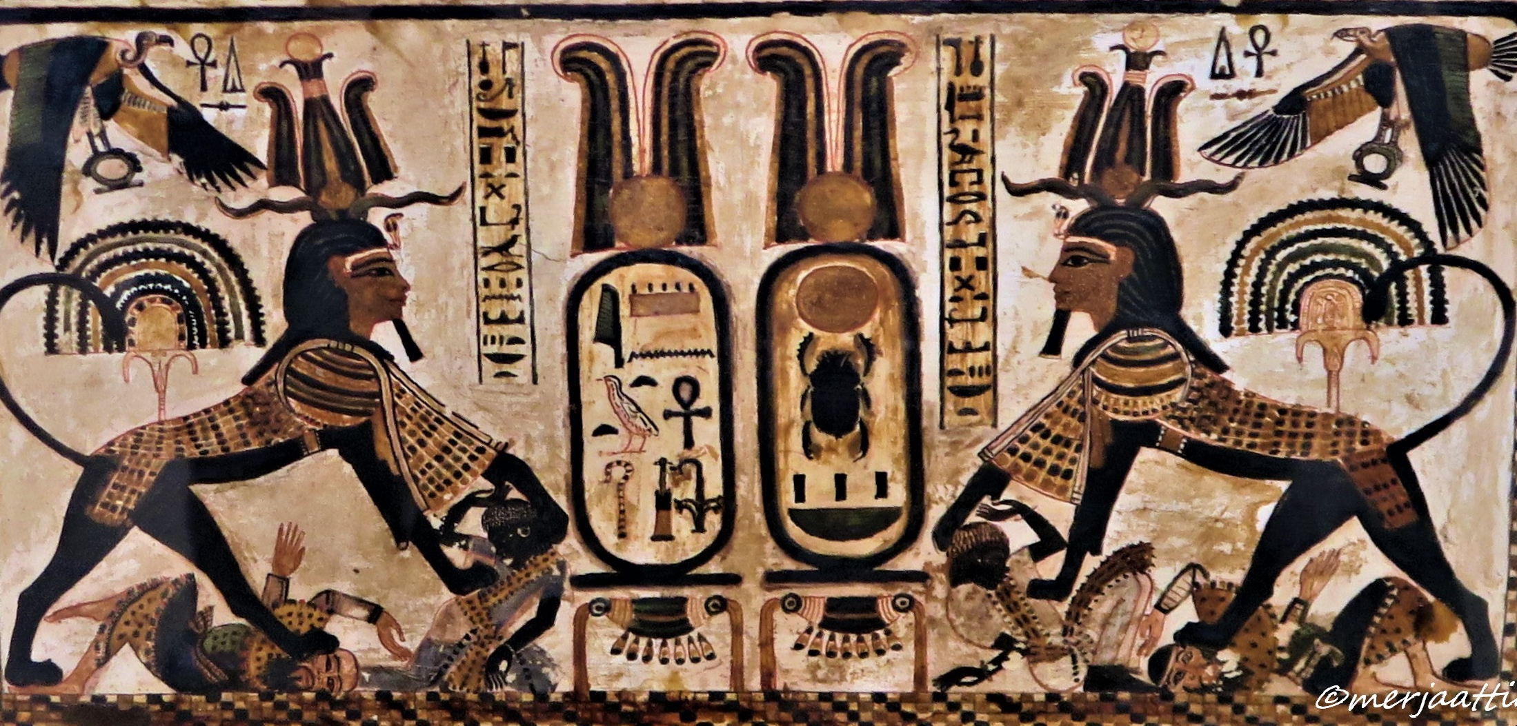 Tutankhamun sphinx standing.jpg