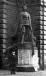 golemstatue.gif