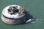 1200px-Guests_Arriving_at_Spitbank_Fort.jpg