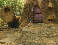 abc_kmbc_kansas_gnome_home_ss4_jt_130828_ssh.jpg