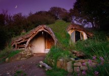 Hobbit-House-by-Simon-Dale-of-Being-Somewhere.jpg