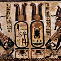Tutankhamun sphinx standing.jpg