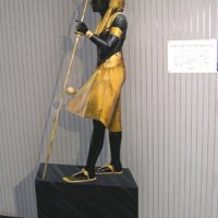 Illusion Museum 02 - fake statue.jpg