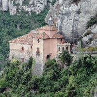 800px-Santa_Cova_Chapel,_Montserrat.jpg