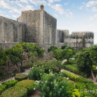 GS-dubrovnik-garden-old-city-walls.jpg