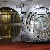 1280px-WinonaSavingsBankVault.JPG