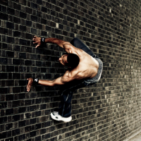 Jump wallrun spider walk parkour.png