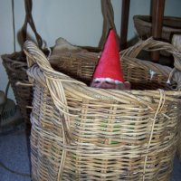 hidinggnome.jpg