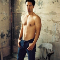 Keanu Reeves 6'1 180 lb.png