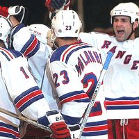 nyr-0203celeb_lindros370.jpg