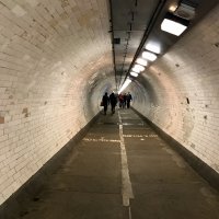 Greenwich_foot_tunnel_(34669725991).jpg