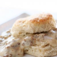 biscuits-and-gravy-vertical-a2-640.jpg