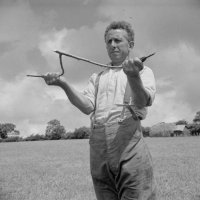 Agriculture_in_Britain-_Life_on_George_Casely's_Farm,_Devon,_England,_1942_D9817.jpg