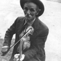 875px-Fiddlin_Bill_Henseley_Mountain_Fiddler_Asheville_North_Carolina_by_Ben_Shahn_1937_LOC_29...jpg