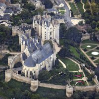 1200px-Montreuil-Bellay_castle,_aerial_view_-_Retouched.jpg