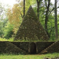 France, Chambourcy, Desert de Retz Pyramid Icehouse.jpg