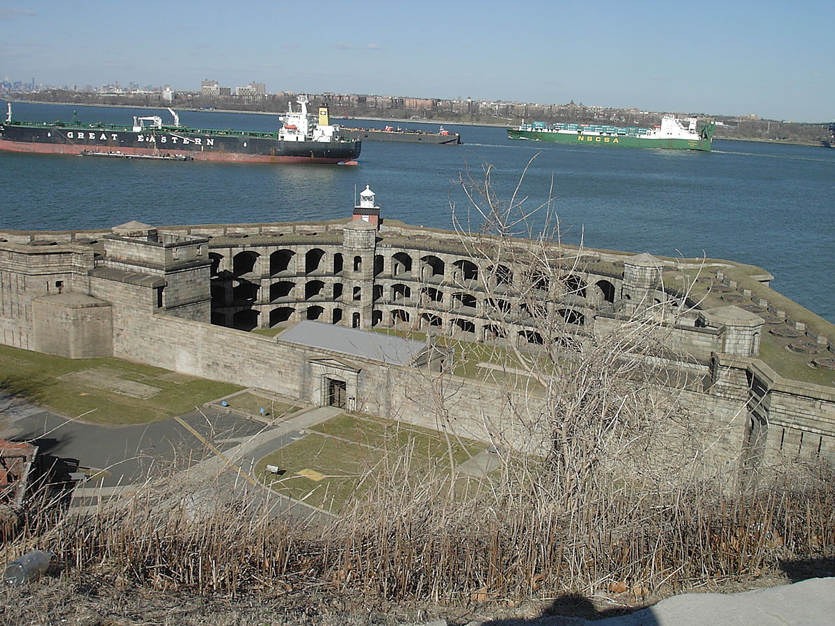 1200px-Fort_Wadsworth_01.jpg