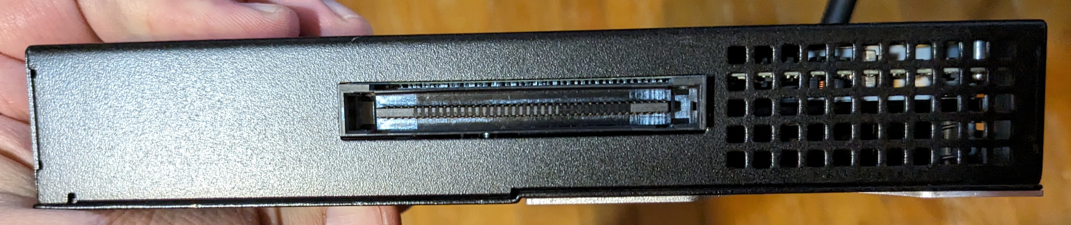 20230730_AdvantechARK-DS262-back.jpg