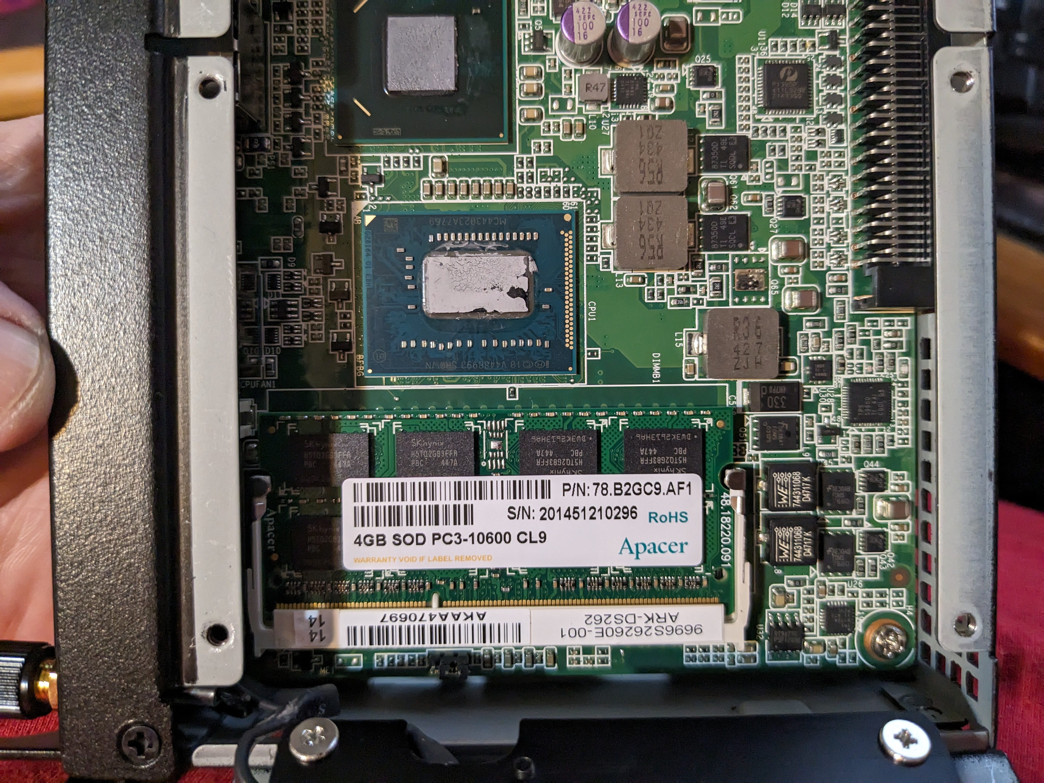 20230730_AdvantechARK-DS262-bottom-RAM.jpg