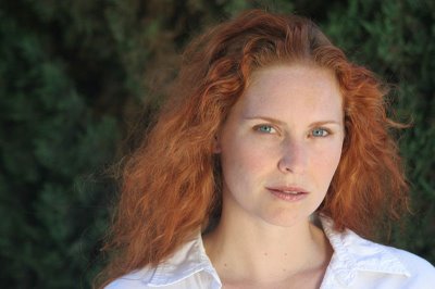 800px-Woman_redhead_natural_portait.jpg