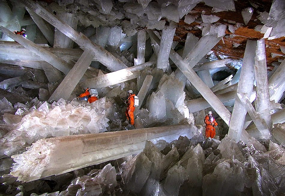 Cave%u00252Bof%u00252BCrystals%u00252B-Giant%u00252BCrystal%u00252BCave.jpg