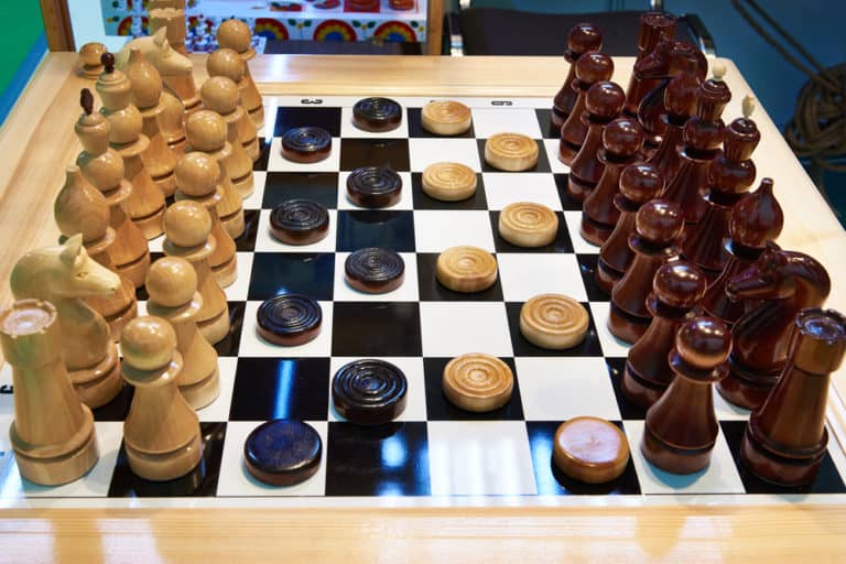 Chess-and-checkers-on-the-same-board-768x512.jpg