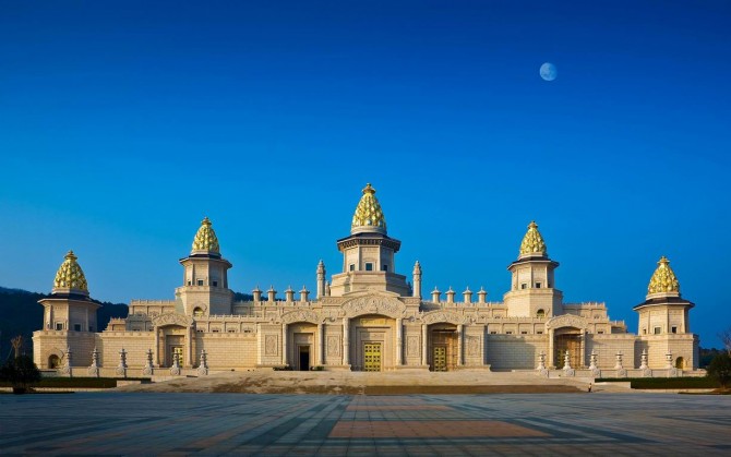 China, Jiangsu, Wuxi, Lingshan Brahma Palace.jpg