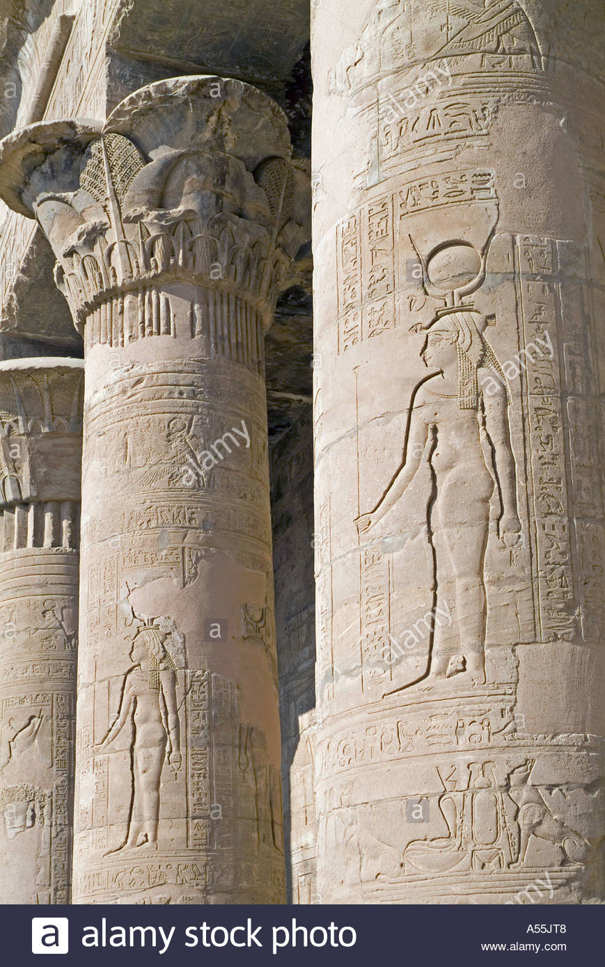 goddess-hathor-bas-relief-on-a-column-in-the-courtyard-of-this-ancient-A55JT8.jpg