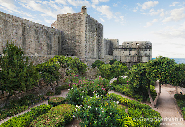 GS-dubrovnik-garden-old-city-walls.jpg