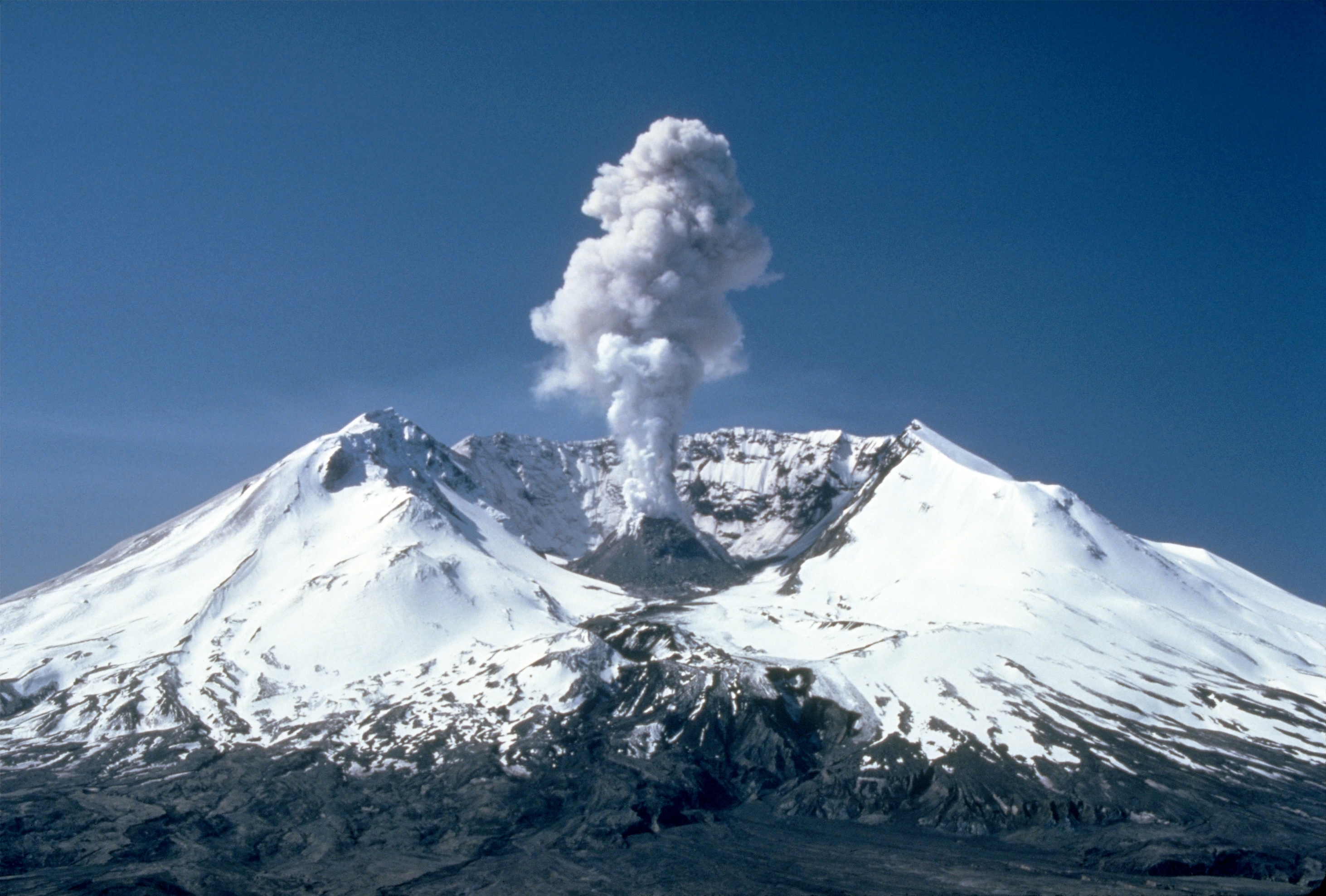 MSH82_st_helens_plume_from_harrys_ridge_05-19-82.jpg