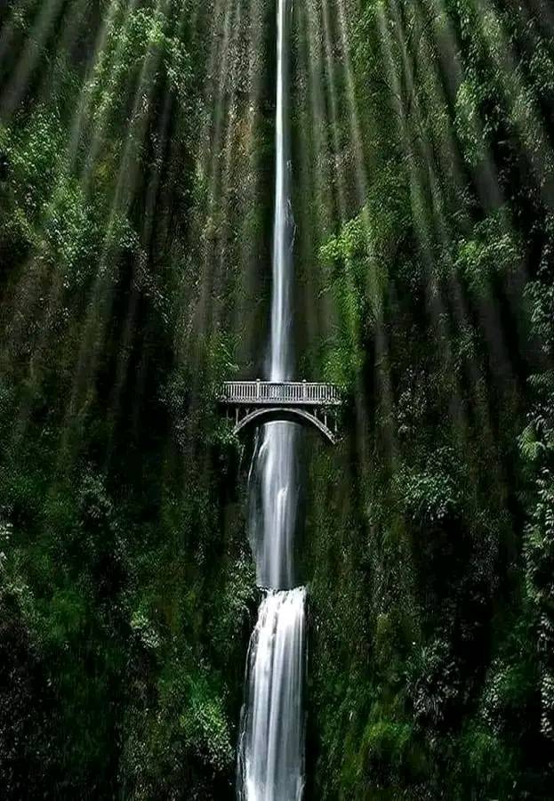 MultnomahFalls.jpg