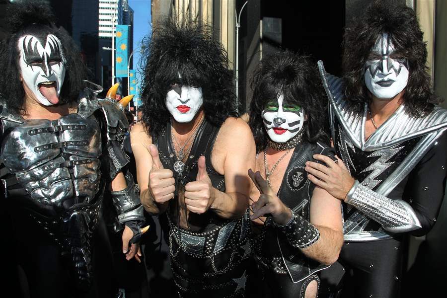 Music-Kiss-SIMMONS-STANLEY-SINGER-THAYER.JPG