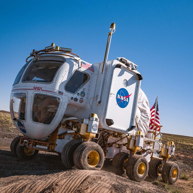 nasas-desert-research-and-technology-studies-team-members-news-photo-1669678311.jpg