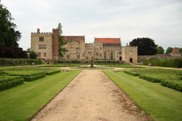 Penshurst_Place_-_geograph.org.uk_-_841026.jpg