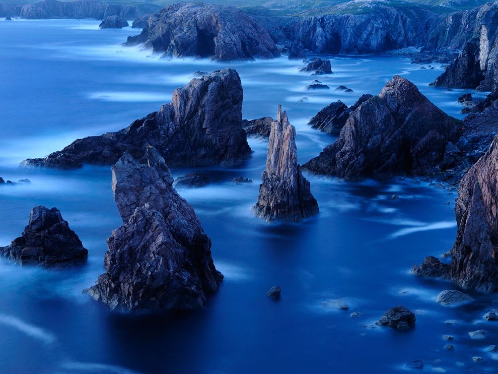 sea-stacks-hebrides_13130_990x742.jpg