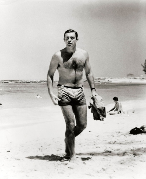 Sean+Connery+as+James+Bond+in+Thunderball.jpg