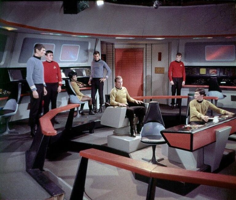 star-trek-bridge-768x652.jpg