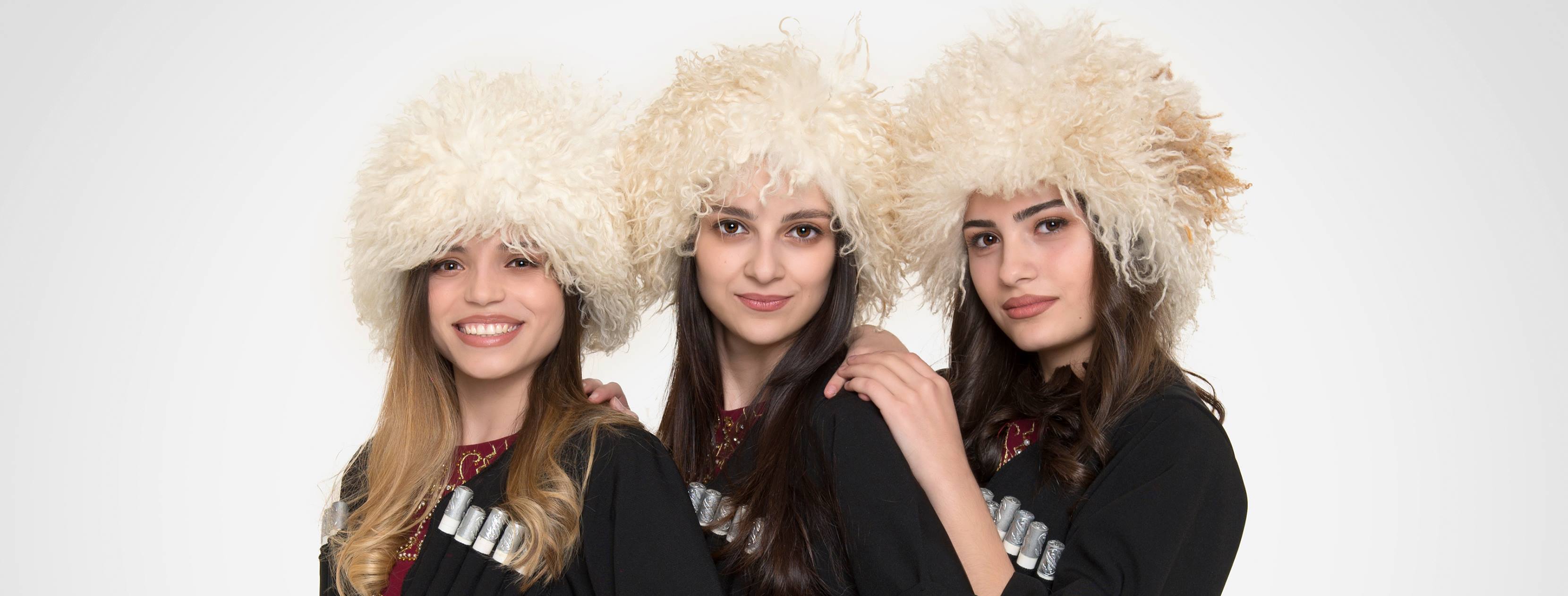 trio mandili.jpg