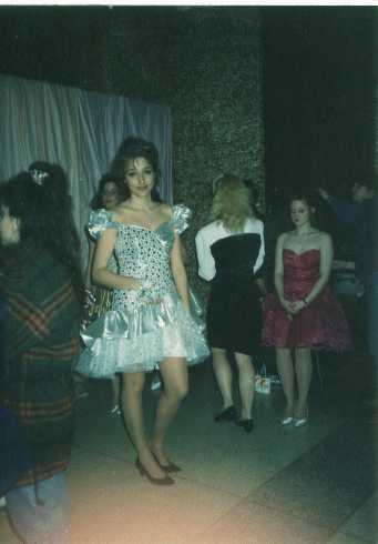 wila_meincrappydress.gif